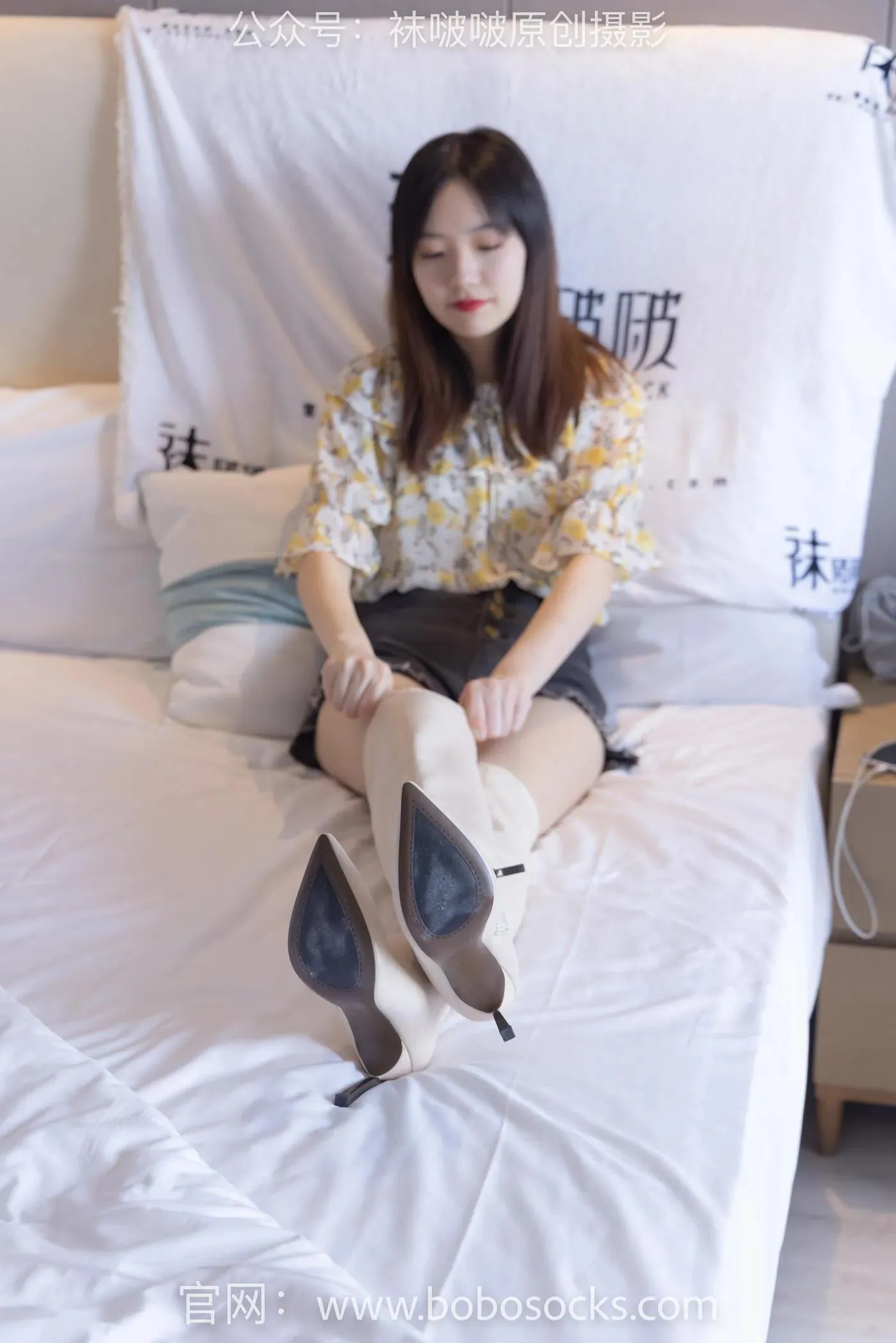 [BoBoSocks袜啵啵]NO.136 小甜豆-高跟长靴、白棉袜、裸足 [200P]插图5